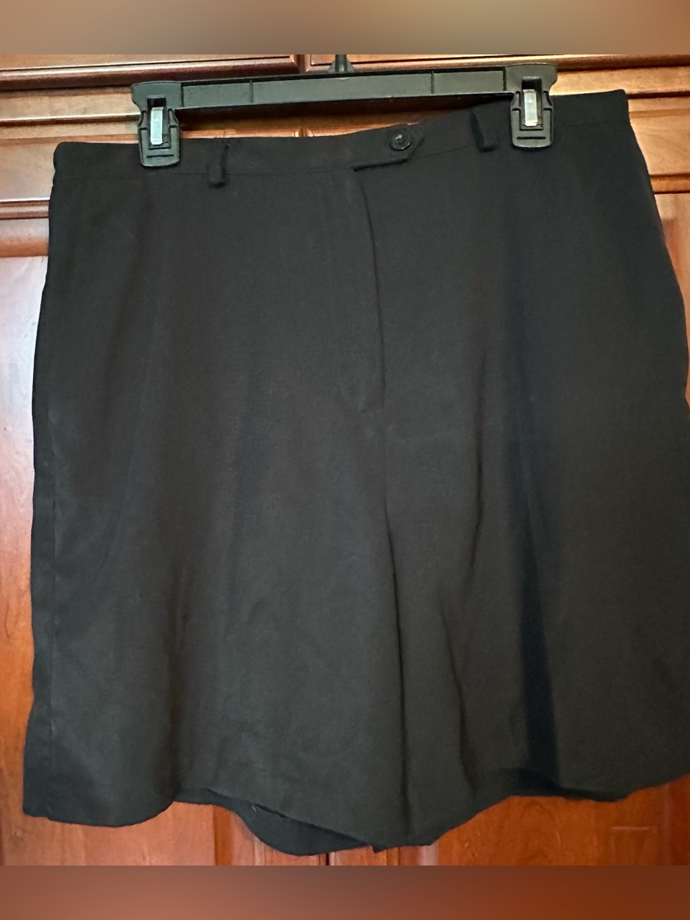 Women’s Black Classic Style Short. Great for golf or casual dress. Size 14